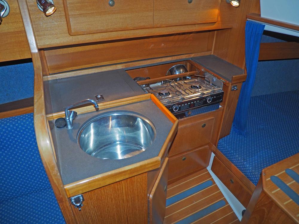 Saloon, Accommodation